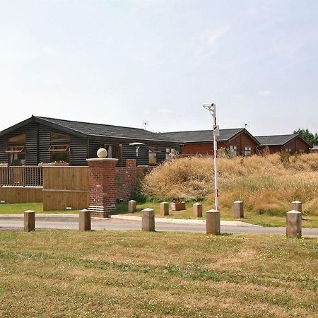 Weston Wood Lodges Мелбърн Екстериор снимка