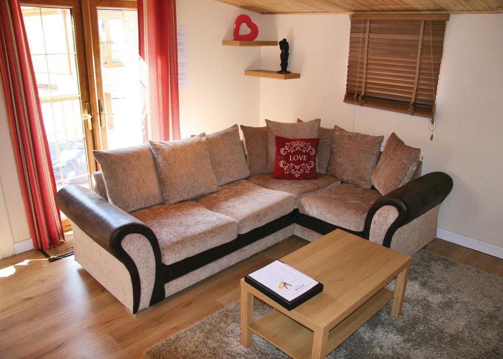 Weston Wood Lodges Мелбърн Екстериор снимка