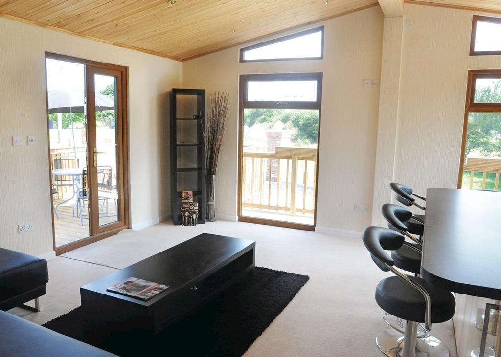 Weston Wood Lodges Мелбърн Екстериор снимка